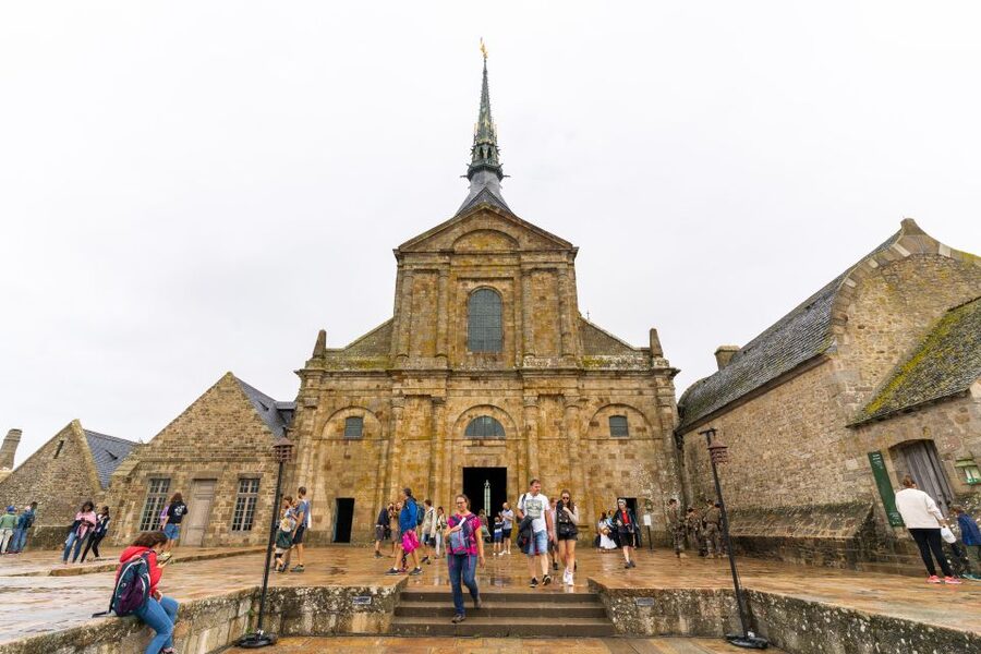 From Paris: Mont Saint Michel Day Trip with a Guide - The 4 Hours of Free Time: Streets, Views, and Choosing Your Climb