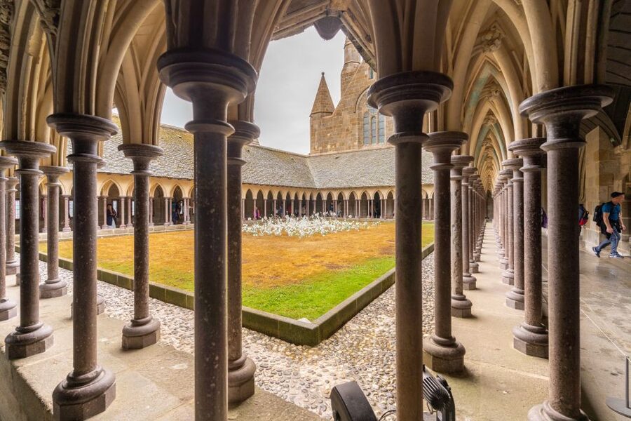 From Paris: Mont Saint Michel Day Trip with a Guide - En Route Storytelling and Island Orientation: Why the Guide Time Matters