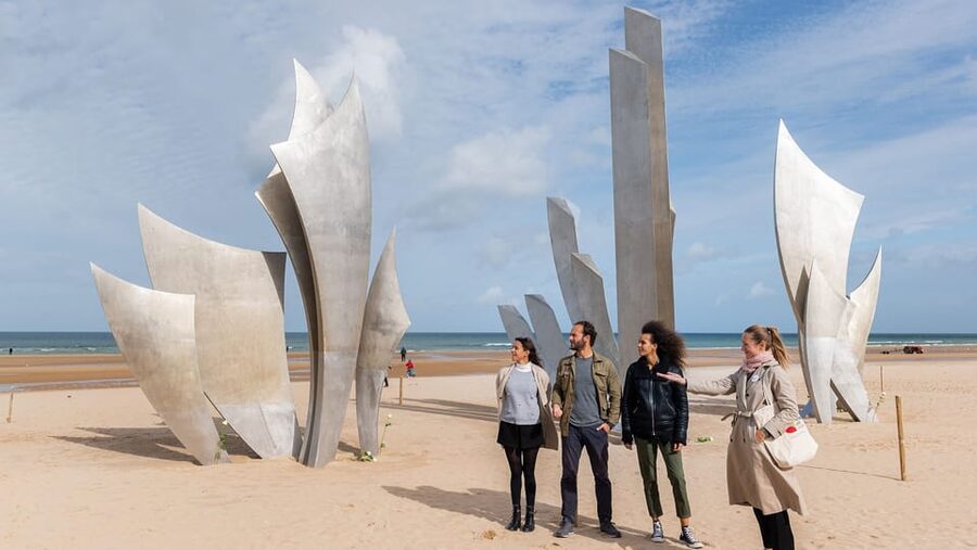 From Paris: Normandy D-Day Beaches Day Trip with Lunch - Arromanches-les-Bains: Lunch and the Mulberry Harbour Connection