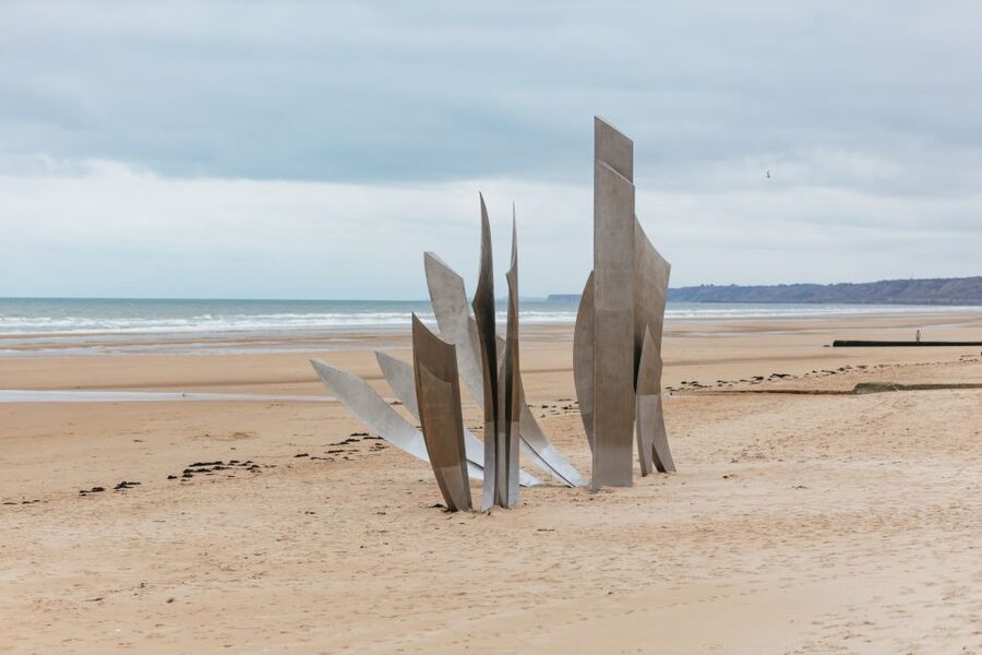From Paris: Normandy D-Day Landing Beaches Full-Day Tour - Longues-sur-Mer Battery, where concrete explains strategy