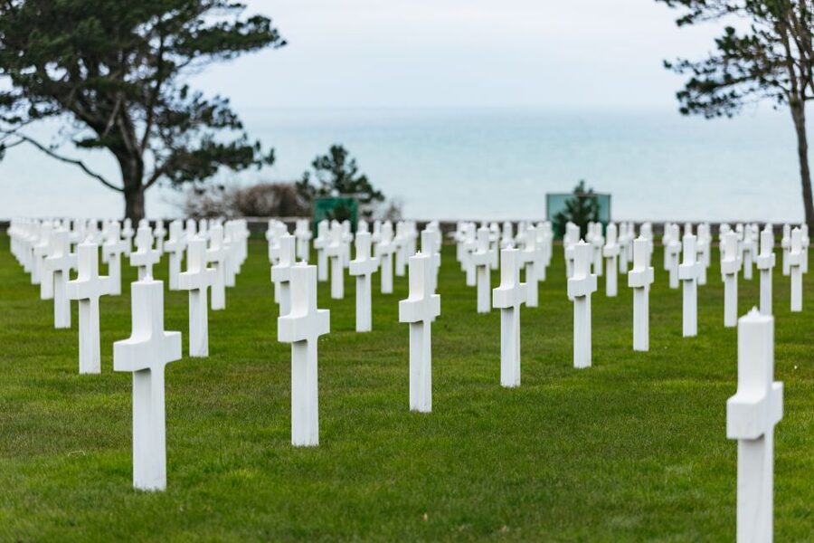 From Paris: Normandy D-Day Landing Beaches Full-Day Tour - Omaha Beach, reading the shore like a battlefield map