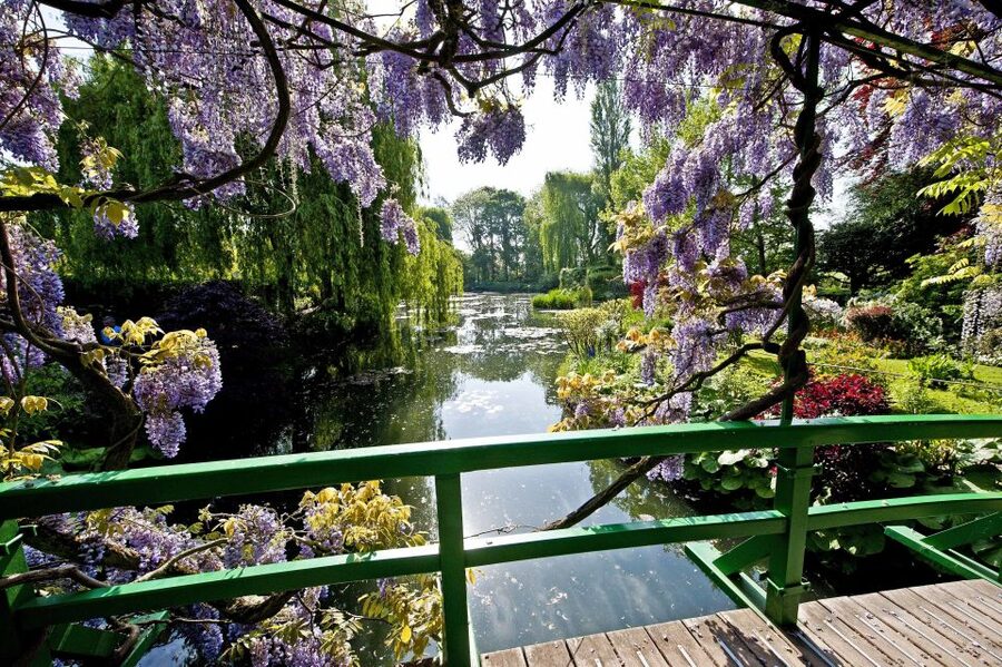 From Paris: Private Day Trip to Giverny and Auvers sur Oise - Lunch in Giverny: plan it, and let your guide help