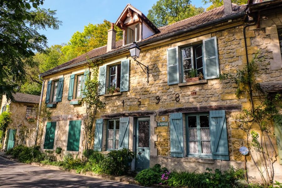 From Paris: Private Day Trip to Giverny and Auvers sur Oise - One caution, based on a rare but serious report