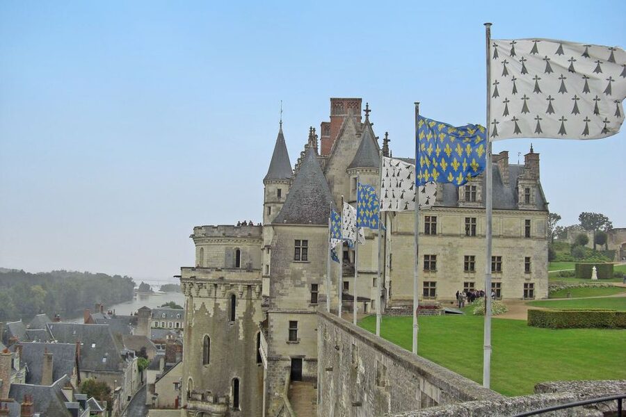 From Paris: Small-Group Loire Valley Castles Full-Day Tour - Amboise: François I, Leonardo da Vinci, and where the story clicks