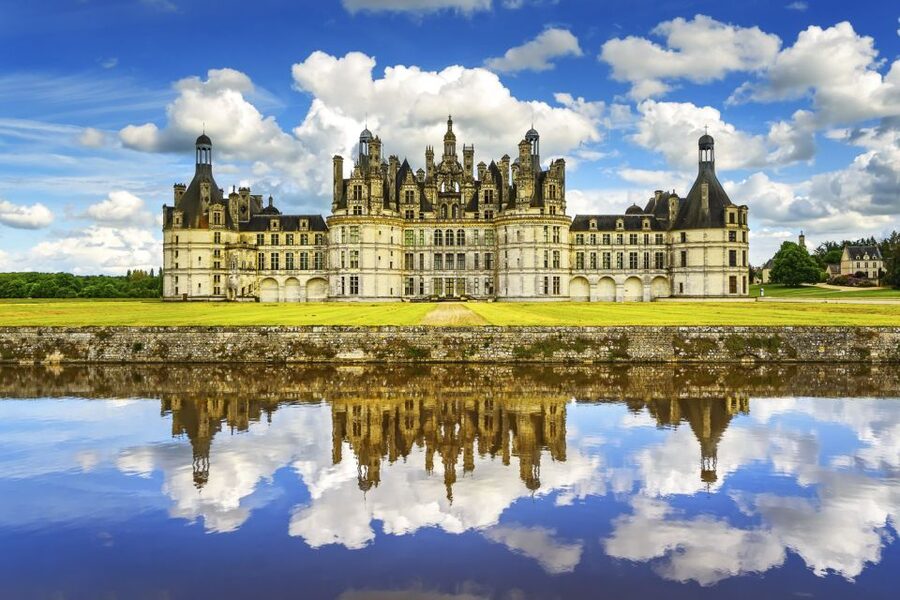 From Paris: Small-Group Loire Valley Castles Full-Day Tour - How the tour guide works: outside narration, inside freedom