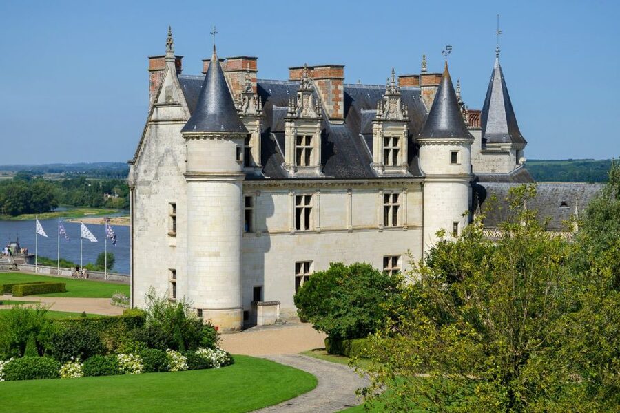 From Paris: Small-Group Loire Valley Castles Full-Day Tour - Transport, comfort, and timing you should plan for