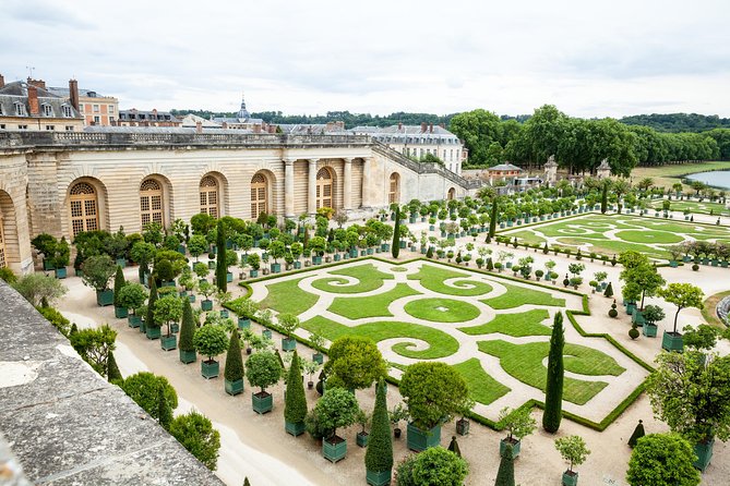 From Paris: Versailles Bike Tour w/ Palace, Gardens, & Picnic - The market stop and picnic on the Grand Canal (this is the payoff)