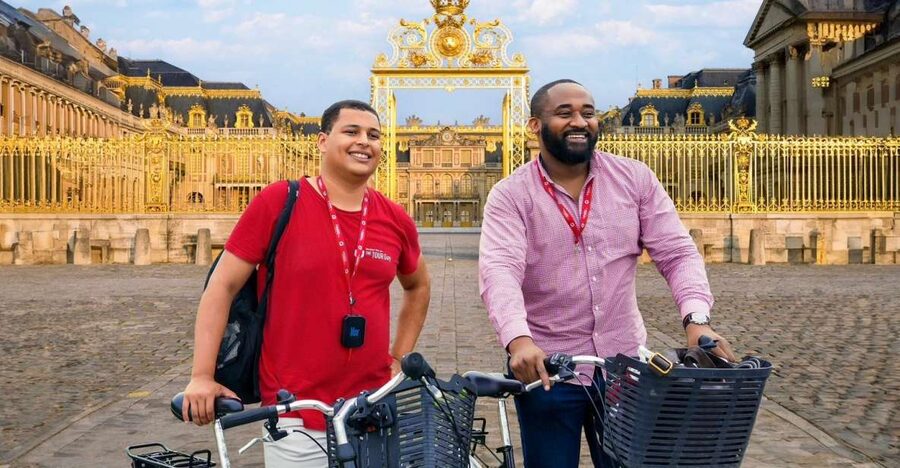 From Paris: Versailles Bike Tour with Gardens & Palace Entry - The Grand Canal photo stop and picnic: the calm center of the day