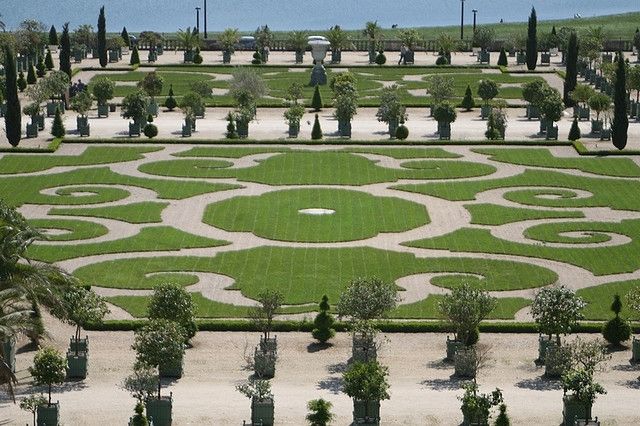 From Paris: Versailles Guided Tour by Deluxe Minibus - Queen’s Bedroom and State Apartments: where Versailles feels personal