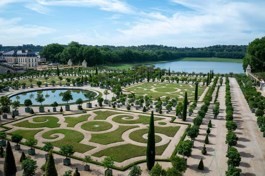 From Paris: Versailles Palace And Garden Tour with Transfers - Meeting point and getting to the tour fast from Paris