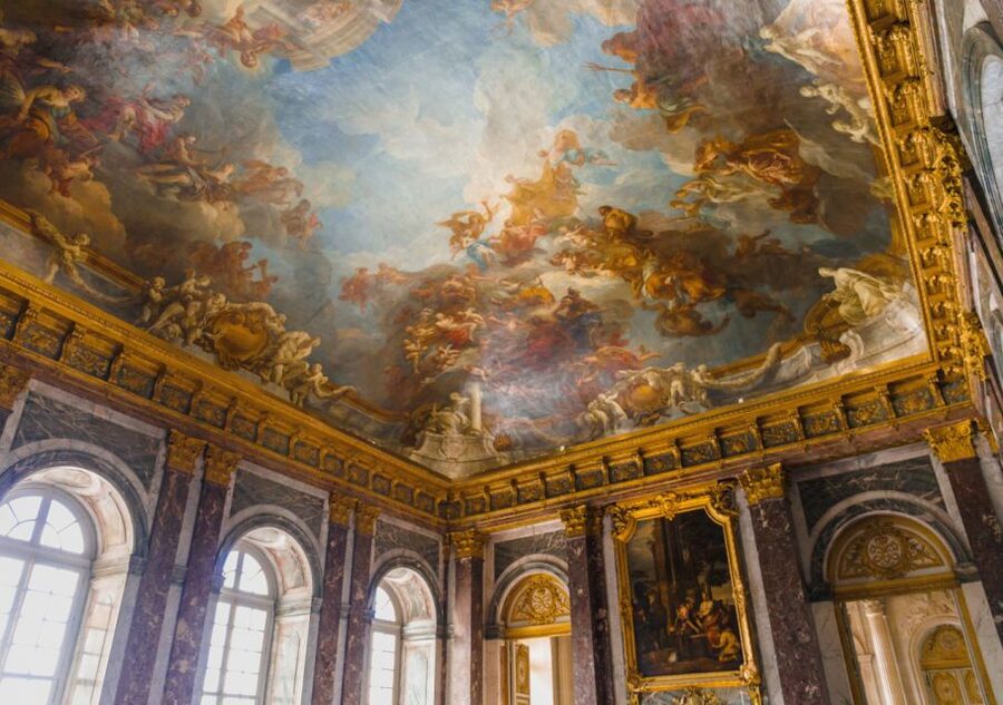 From Paris: Versailles Palace and Gardens Guided Day Trip - Walking comfort and what to watch for on-site
