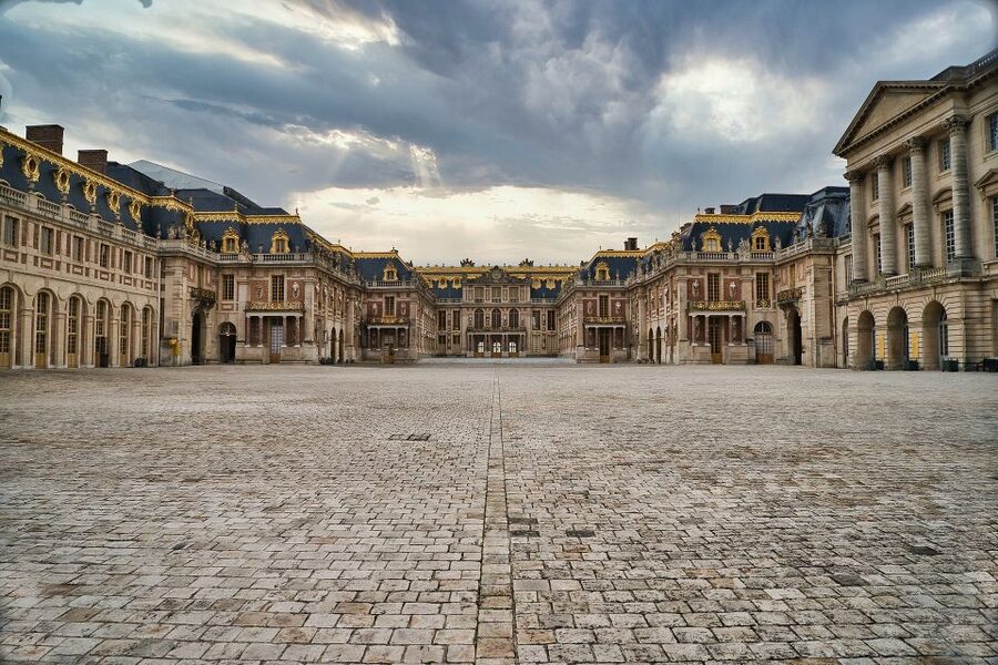 From Paris: Versailles Palace and Gardens Guided Experience - Who Should Book This Versailles Tour