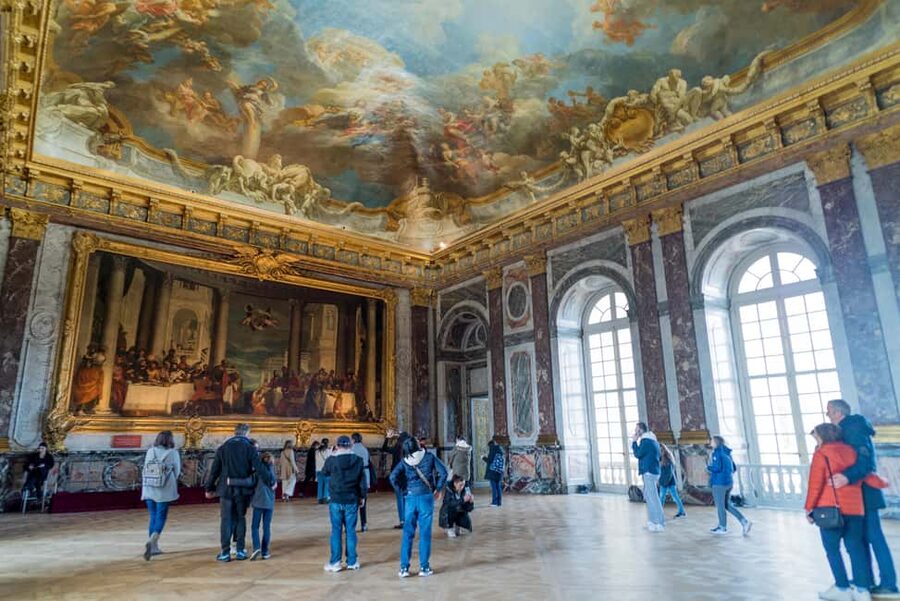 From Paris: Versailles Palace & Gardens Private Guided Tour - Arrival at Versailles: Priority Entry Changes the Mood