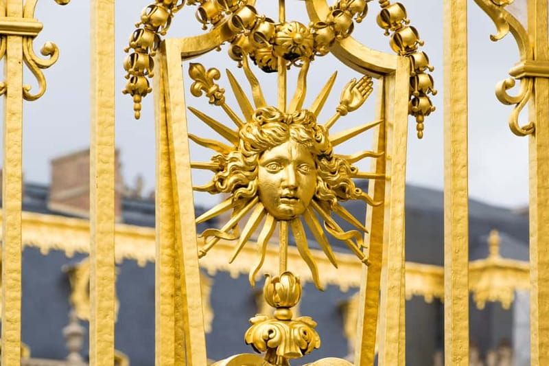 From Paris: Versailles Palace Guided Tour with Bus Transfers - The Giverny and Monet upgrade: art and gardens beyond Versailles