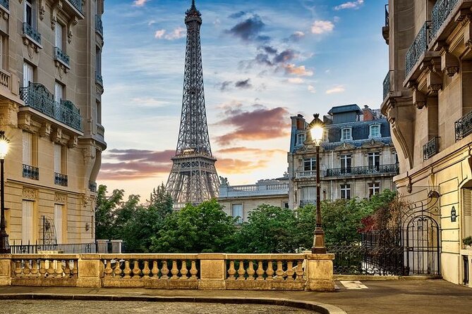 Full-Day Private Tour in Paris with Driver Sightseeing tour - Notre-Dame, the Louvre palace area, and the Latin Quarter church stops
