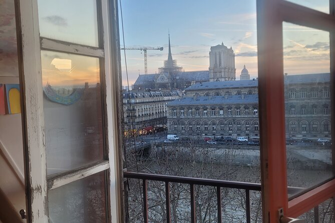 Fun Painting Class in a Professional Art Studio with a View - Lara’s Teaching Style: Support Without Turning It Into a Lecture