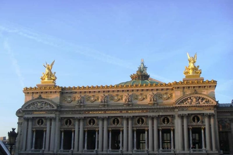German private Walking Tour through Montmartre & Passages - Timing and pacing tips to make the 4 hours feel right