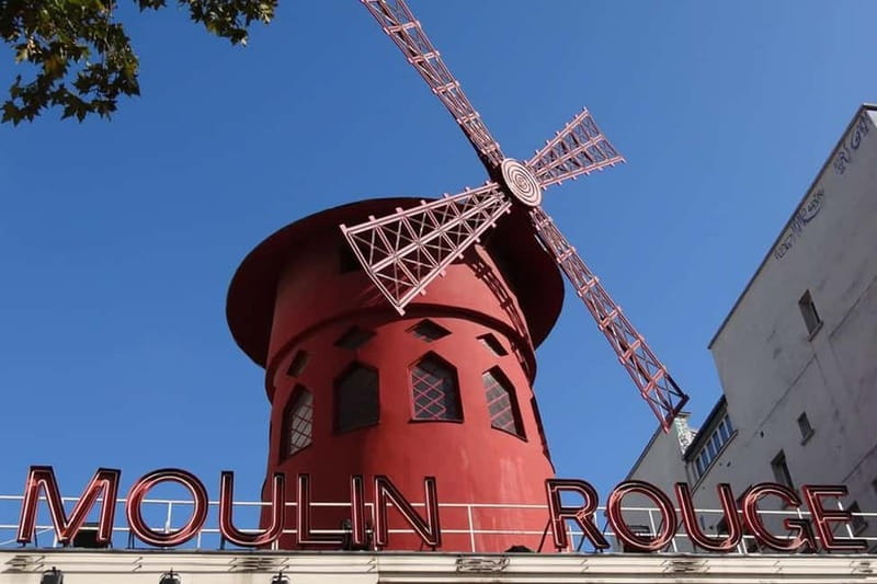 German private Walking Tour through Montmartre & Passages - Moulin Rouge to Sacré-Cœur, from cabaret to the big skyline moment