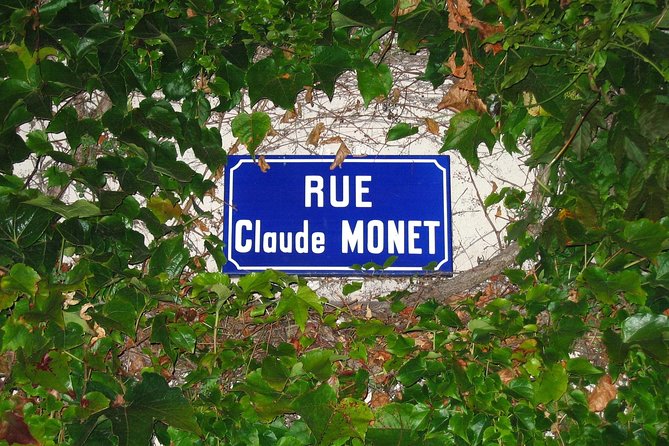 Giverny and Monet's House Half Day Trip from Paris Guide or Audio - Crowds, pacing, and priority admission: how to make it feel worth it