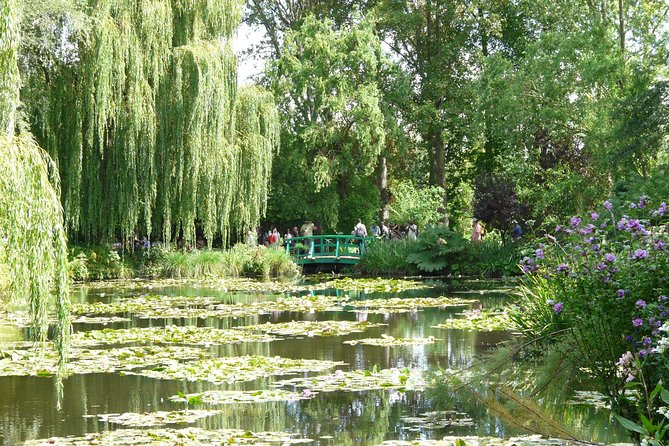 Giverny and Versailles Small Group Day Trip from Paris with Lunch - The hop to Versailles: arriving with timed help