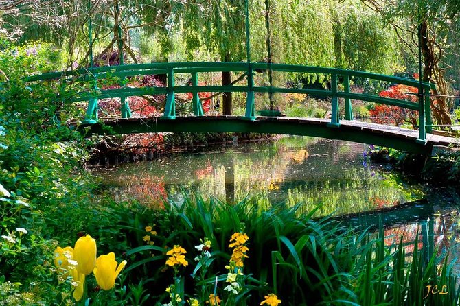 Giverny - Claude Monet's House & Gardens - Private Trip - Driver Escort Vs Private Guide: Know What You Are Getting