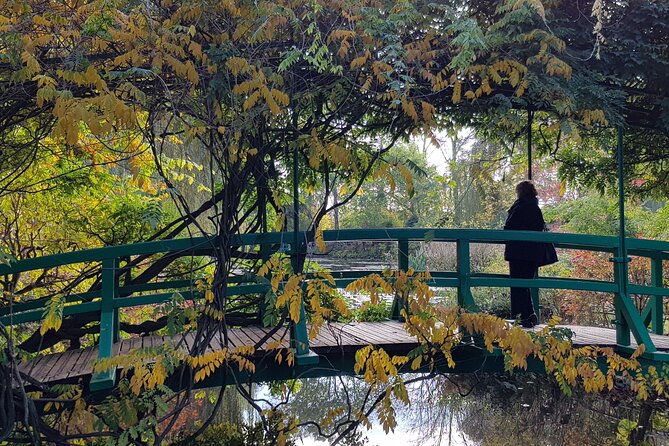 Giverny Half-Day Guided Tour from Paris - Your Private Guide: What You Gain (Without Audioguides)