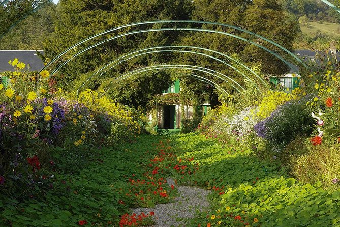 Giverny Half Day Guided Trip with Monet's House & Gardens from Paris by minivan - Price and value: what you are really paying for