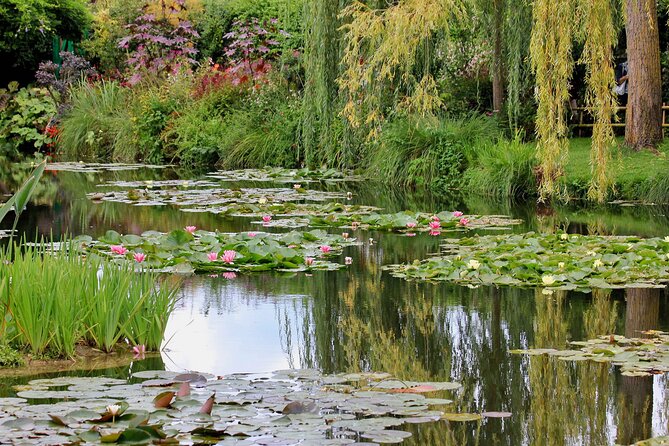 Giverny Half-Day Small-Group Tour from Paris – Max 7 Guests - Lunch break in Giverny: keep it simple, and eat like a local