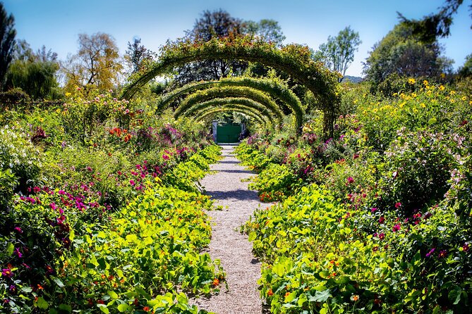 Giverny Half-Day Small-Group Tour from Paris – Max 7 Guests - Giverny village free time: use the hour well