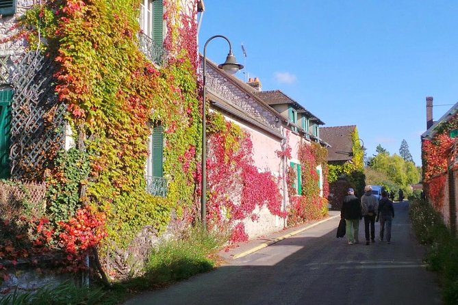 Giverny Half-Day Trip from Paris with Private Driver - Giverny first, not last: making the town feel like an art story