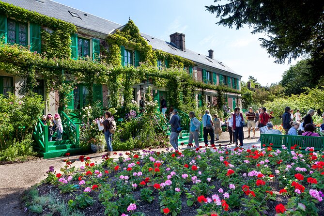 Giverny Monet’s Home and Gardens Half Day Tour from Paris - Giverny village time: lunch, browsing, and Monet’s tombstone