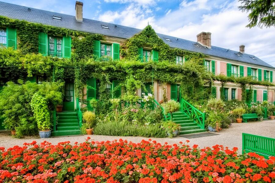Giverny: Monet's House and Gardens Guided Tour - The water garden: water lilies and the Japanese bridge as your first lesson