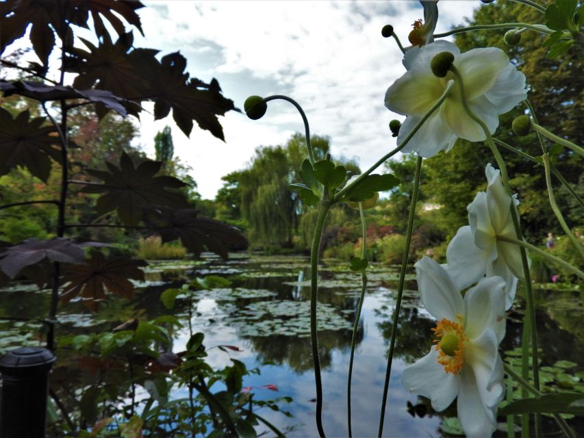 Giverny: Monet’s House and Gardens Skip-the-Line Tour - Small practical notes that make the day smoother