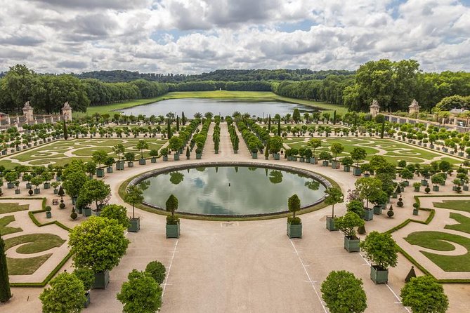 Giverny Monet's House & Versailles Palace Private Day Trip from Paris - How the guide can make or break the day