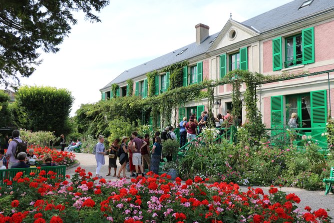 Giverny Private Half-Day Trip including Claude Monet' Gardens & House from Paris - The village break in Giverny and a quick look at Hôtel Baudy