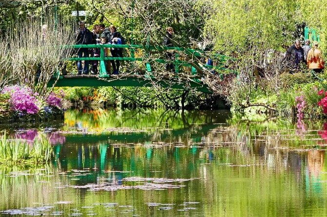Giverny Private Tour: Monet's House & Garden - Stop 1 in Giverny: a painter-town warm-up (and about an hour to enjoy it)