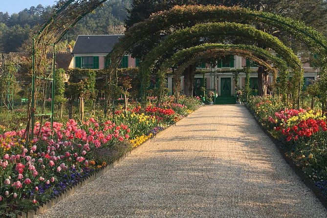 Giverny Private Trip with Monet's House, Gardens & Impressionism Museum - Stop 1: Giverny as your art pre-game warmup