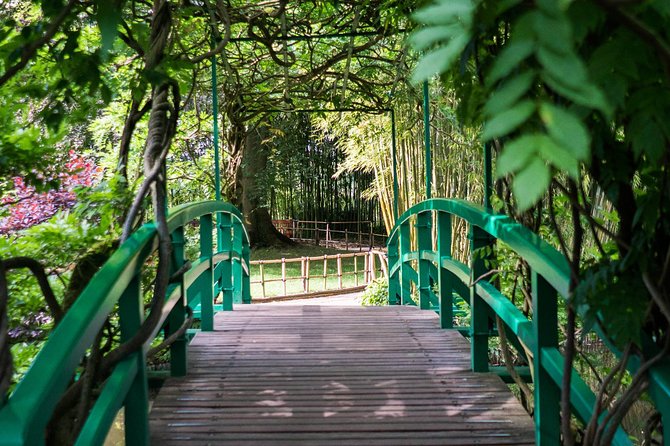 Giverny Small-Group Half Day Trip with Monet’s Gardens from Paris - Monet’s colorful home and workshop: what you can see, and what you can’t (30 minutes)