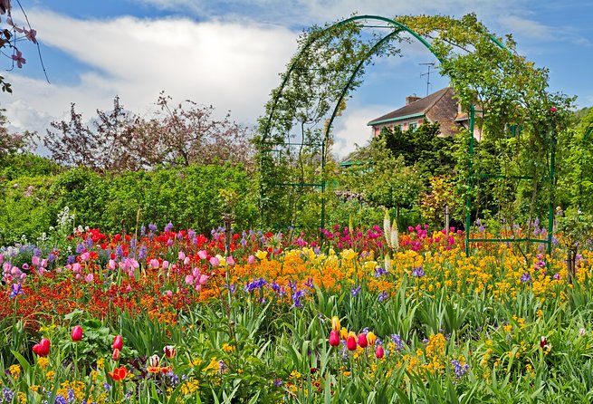 Giverny & Versailles Audio Guided Day Trip with Lunch from Paris - Gardens and Hall of Mirrors: limited time, high payoff