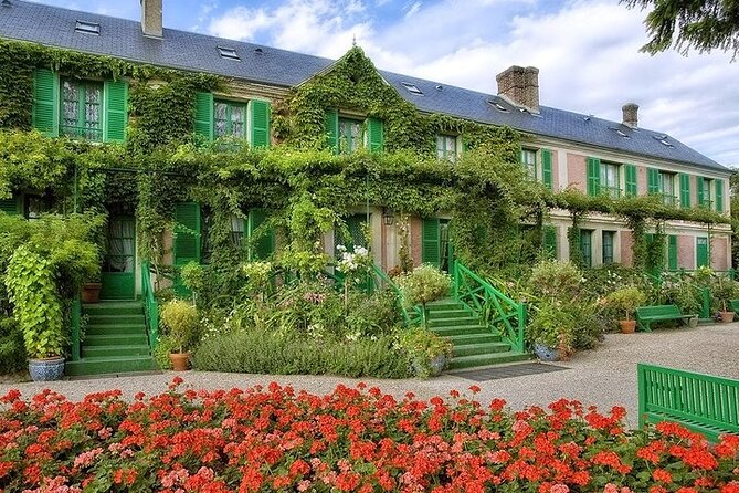 Giverny & Versailles Day Trip From Paris with Professional Guide - Making the most of your 4 hours at Giverny