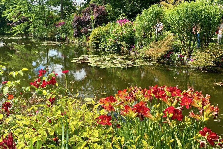 Giverny Versailles Trianon Small Group by Minivan from Paris - Palace of Versailles: Skip the Line and Audio-Guide Navigation