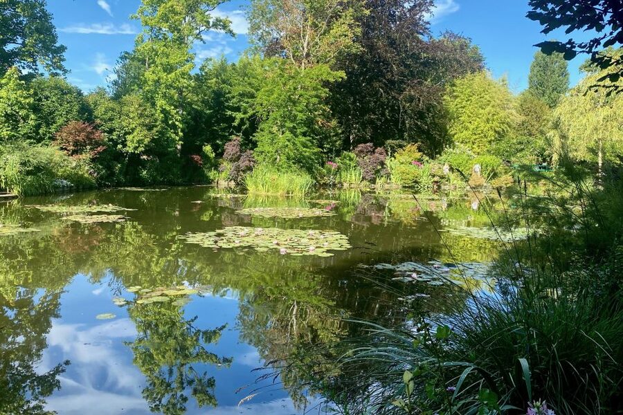 Giverny Versailles Trianon Small Group by Minivan from Paris - Guides You Might Get, and What They Tend to Do Well