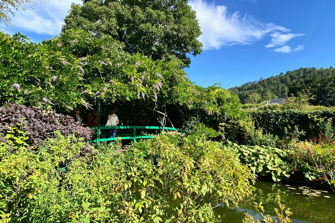 Giverny Versailles Trianon Small Group from Paris by Minivan - Giverny Village Free Time: Lunch, Flower Houses, and a Small Museum Option