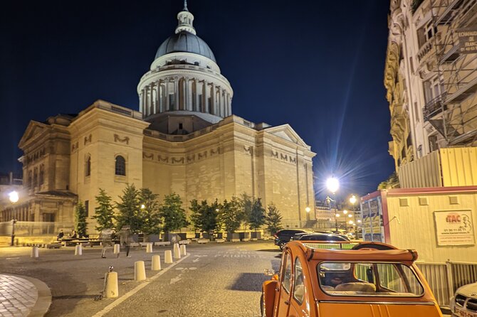Guided and Private Tour of 3 hours through Paris aboard a Citroën 2cv - Montmartre and Le Marais make the tour feel like more than icons