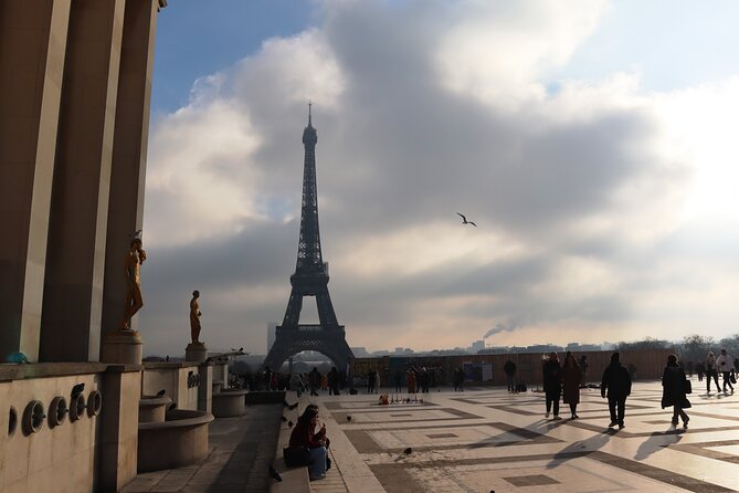 Guided Eiffel Tower Tour and Boat Cruise River Seine Sightseeing - The Seine Cruise Part: 1 Hour of Sights Without the Footsore Feeling