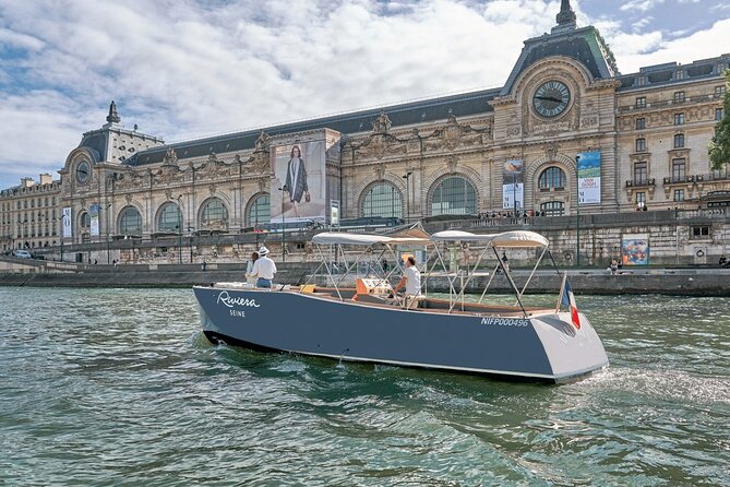 Guided Luxury River Cruise & Walking Tour of Paris' Monuments - Pont de l’Alma and Invalides: the emotional side of famous landmarks