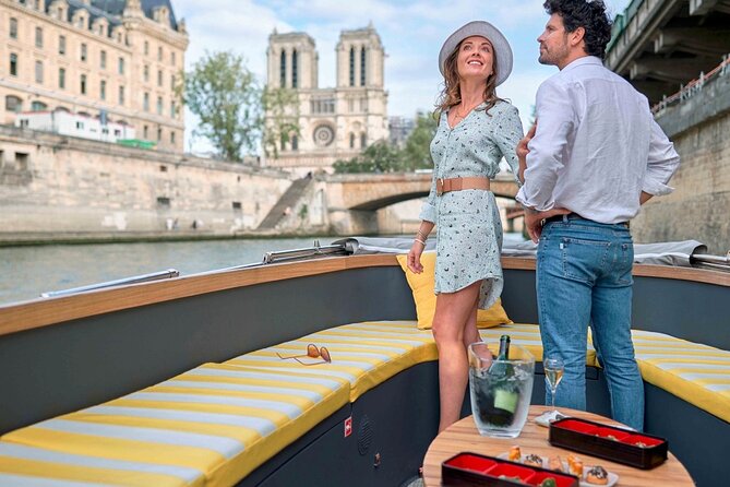 Guided Luxury River Cruise & Walking Tour of Paris' Monuments - The 1-hour Seine cruise: where the city looks different