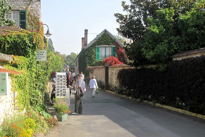 Guided tour Monet's house and gardens/small group - Giverny at 1:00 pm, with a pace that feels human