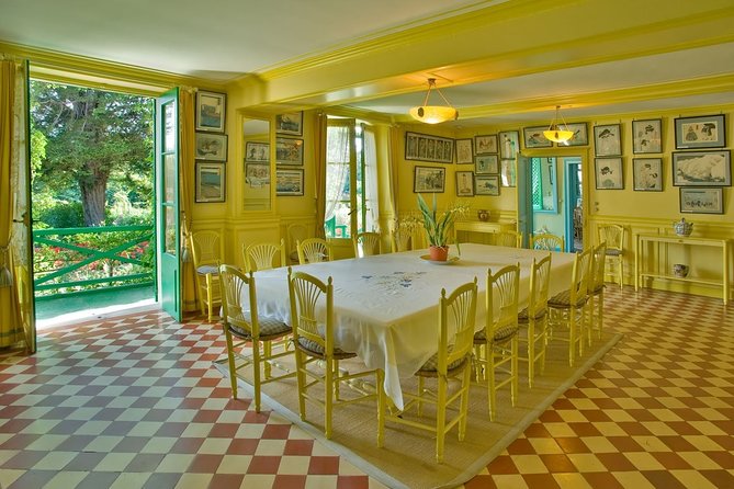Guided tour Monet's house and gardens/small group - House tour: how the stories connect art and daily life