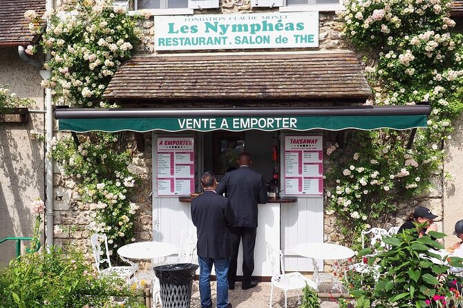 Guided tour Monet's house and gardens/small group - English commentary, licensed local guides, and what to expect from the storytelling